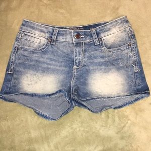 BUCKLE “Black” size 30 jean shorts! Form fitting!